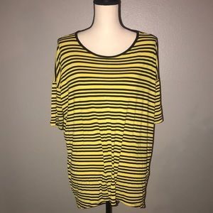 LULAROE Irma Tunic Blouse.